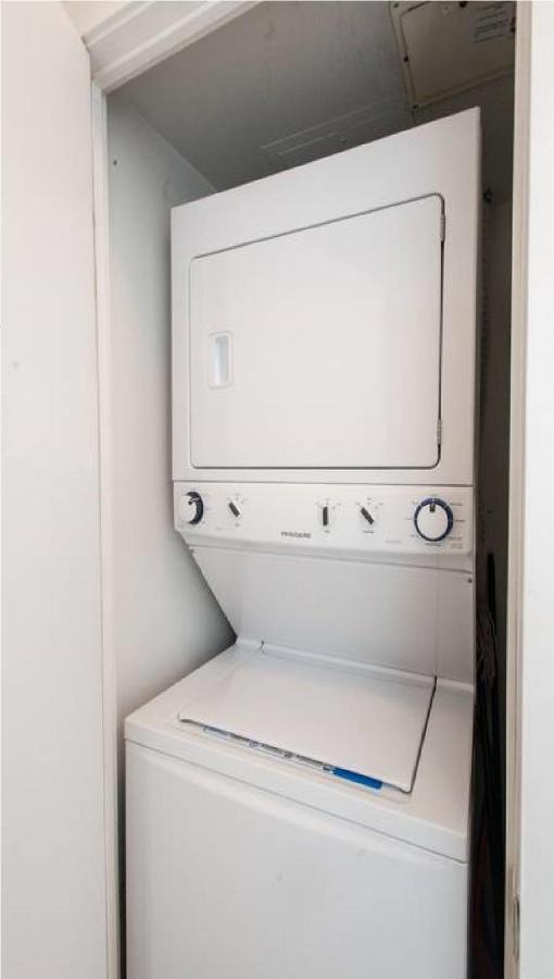 Toronto Downtown Core Two Bedroom Condo With Cn Tower View, Free Parking Exterior foto