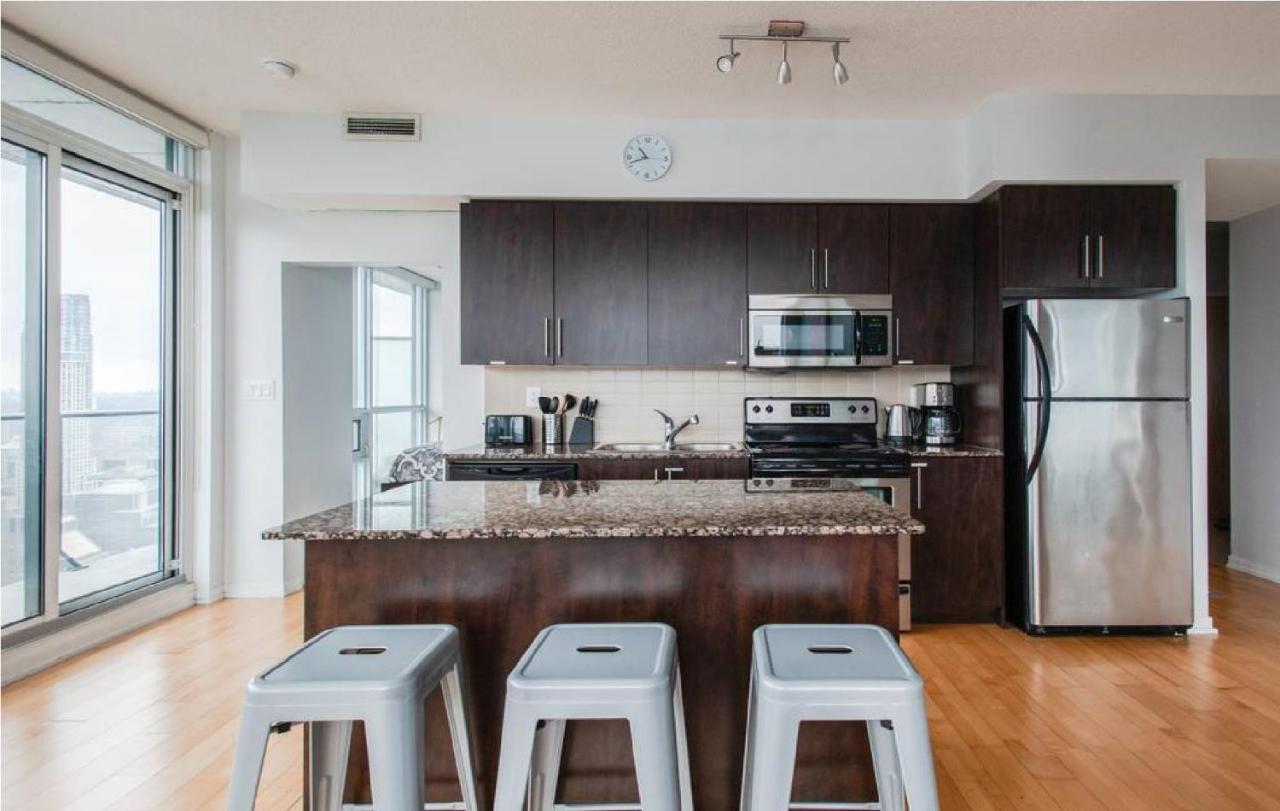 Toronto Downtown Core Two Bedroom Condo With Cn Tower View, Free Parking Exterior foto