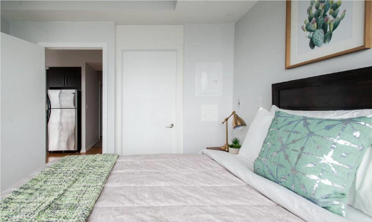 Toronto Downtown Core Two Bedroom Condo With Cn Tower View, Free Parking Exterior foto