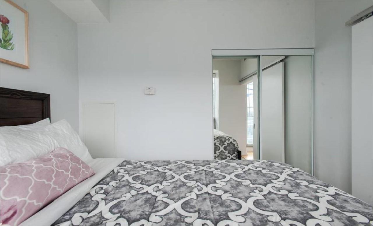 Toronto Downtown Core Two Bedroom Condo With Cn Tower View, Free Parking Exterior foto